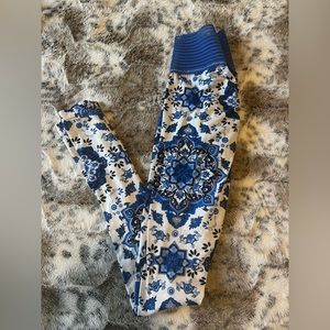 Cute Booty Lounge scrunch butt leggings